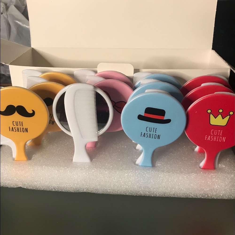 Kids mirrors with comb
